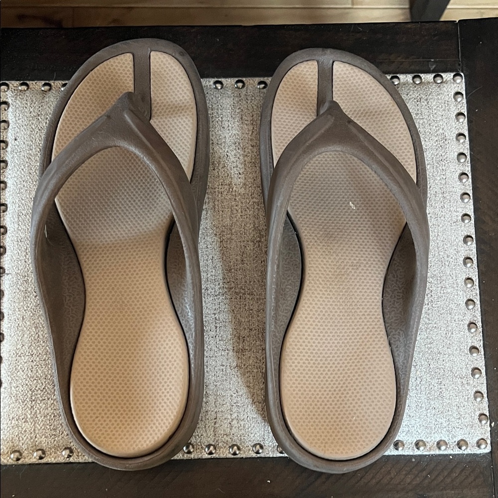 Men's Brown Flip-Flops